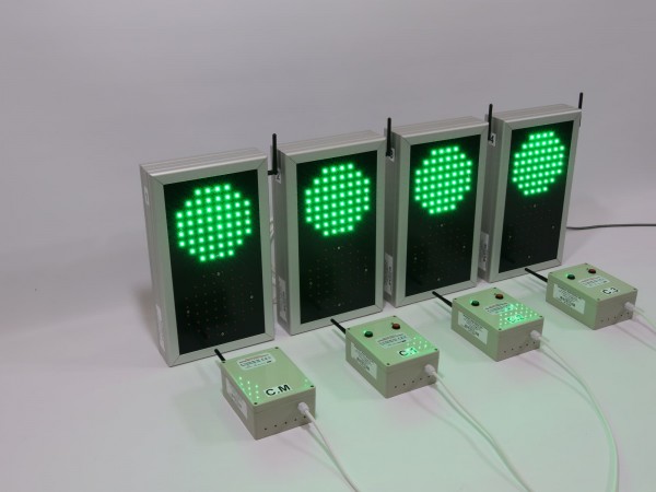 Sistem semafoare cu LED-uri, gestionare trafic pietonal intr-o parcare interna