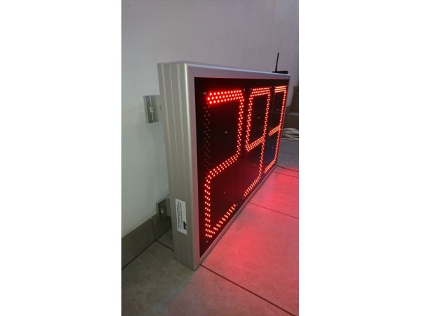 Numarator cu LED-uri dimensiune 880mm x 525mm, 3 caractere, digiti 216mm x 414mm